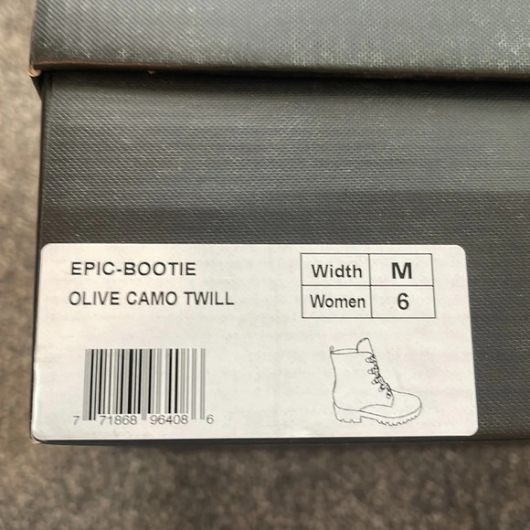 NEW!!! 🔥 Kendall & Kylie camo combat boots, size  6 - Picture 5 of 5